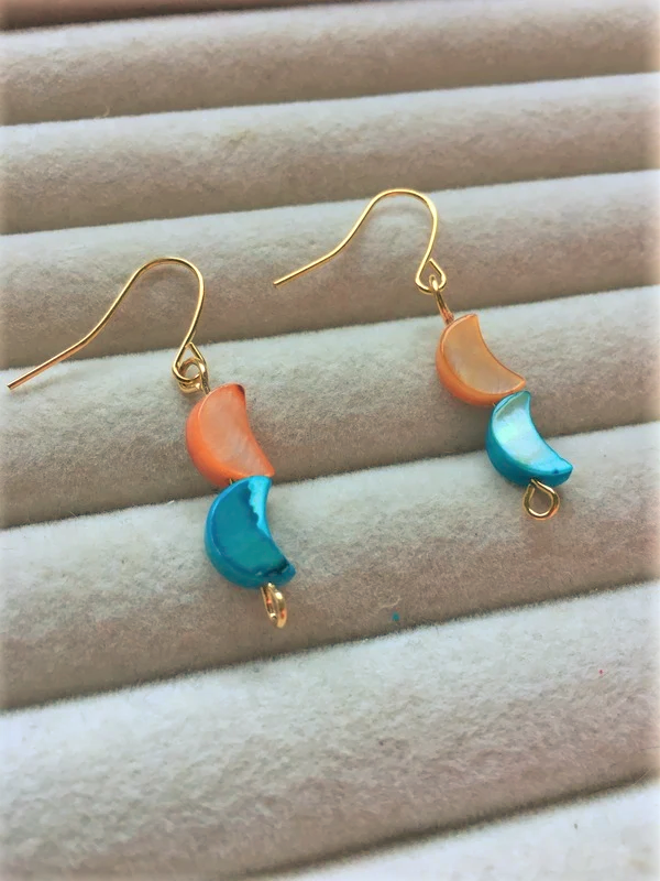 pendientes luna naranja y azul