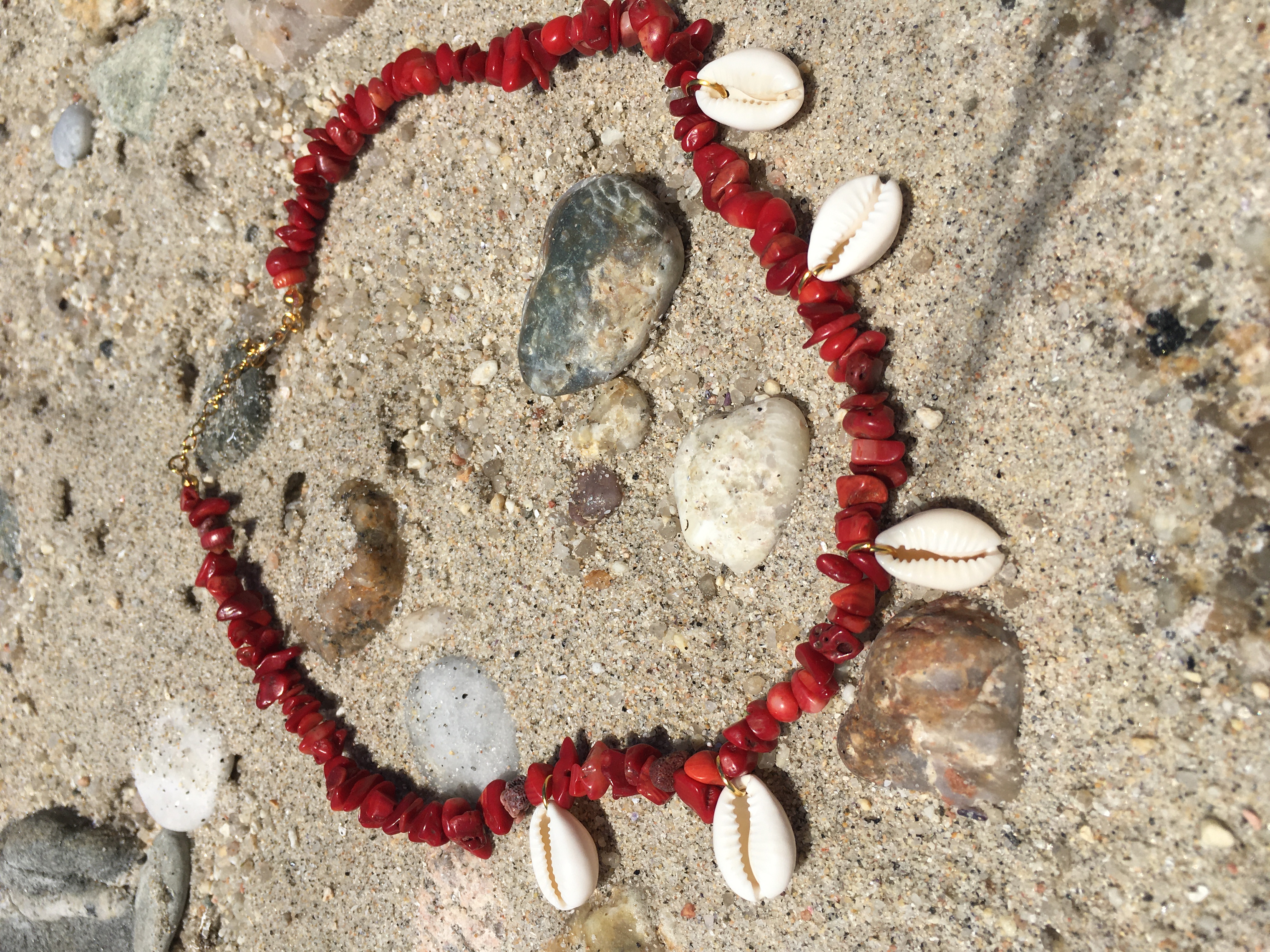 collar coral rojo conchas